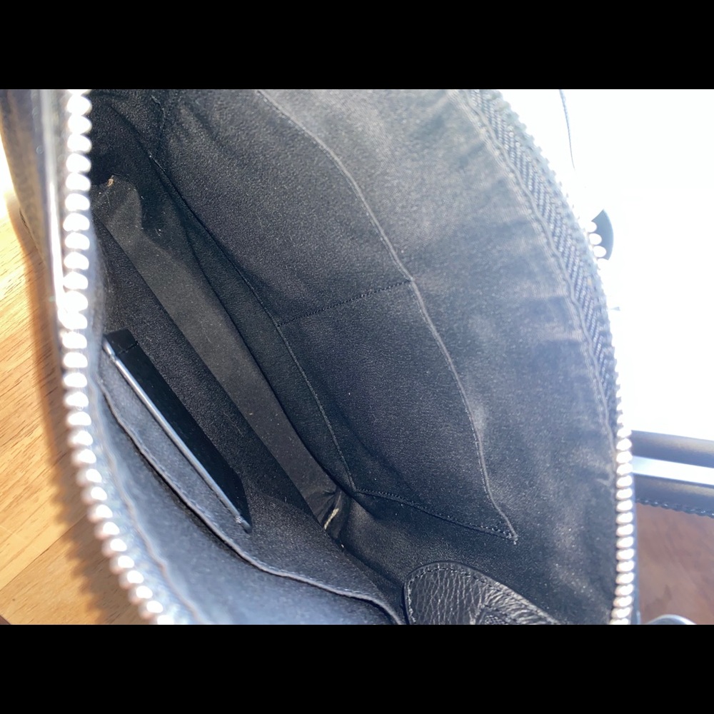 SOLD Unisex Men’s Women’s Crossbody Bag - Picture 5 of 7
